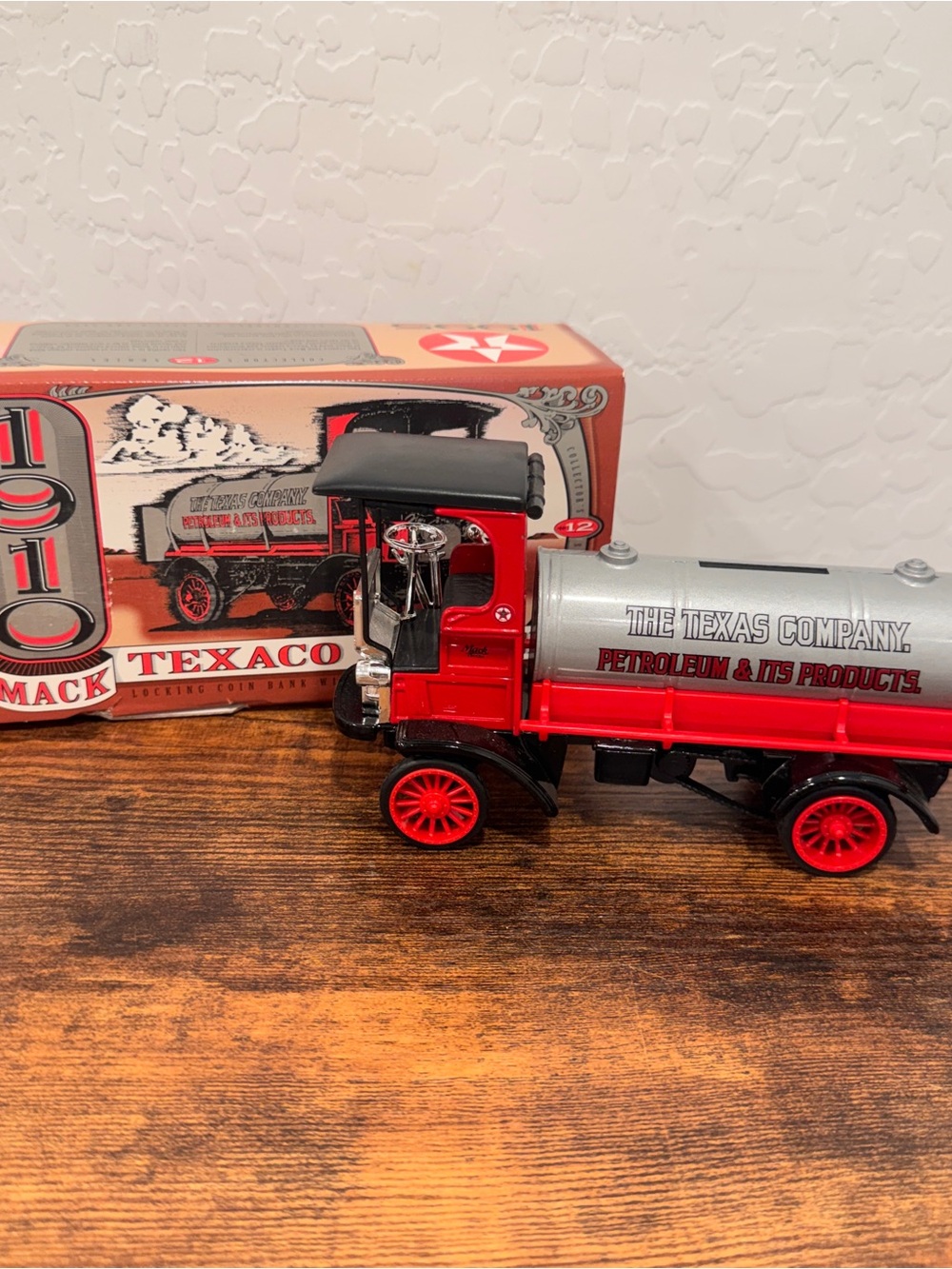 ERTL 1910 Mack Texaco Tanker Locking Coin Bank Die Cast Metal New